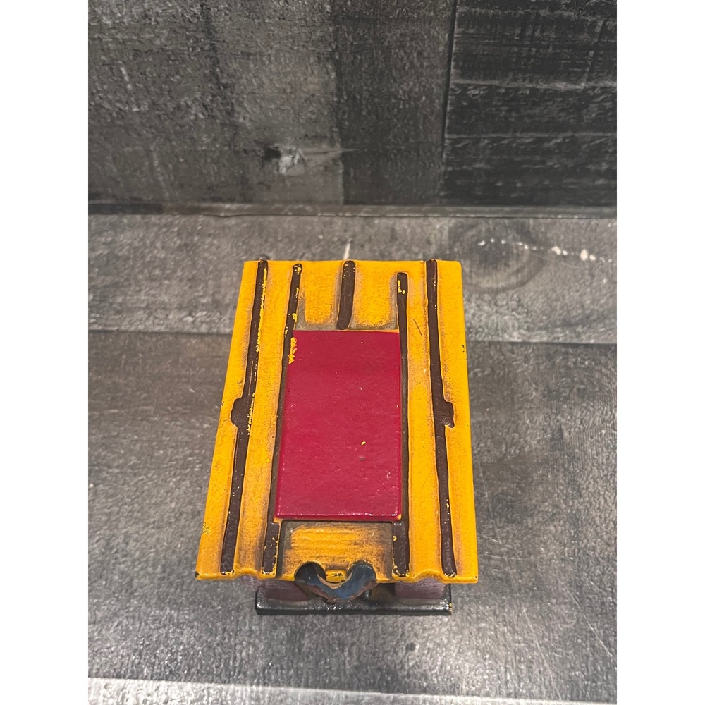 Book of Knowledge Cast Iron Mechanical Cabin Bank Cabin Figure Yellow Red - Picture 6 of 7